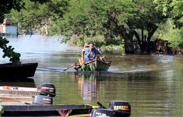 El Río Paraguay no cede y sigue subiendo » Ñanduti