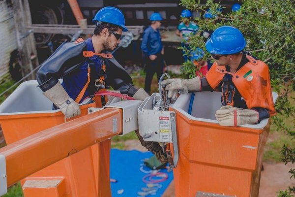 Nueva convocatoria de becas para electricistas - Nacionales - ABC Color