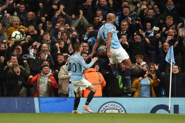 Kompany acerca al Manchester City a un nuevo título