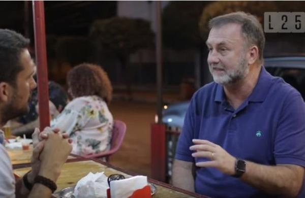 El Ministro de Hacienda Benigno Lopez habla de Política mientras prepara un lomito - C9N
