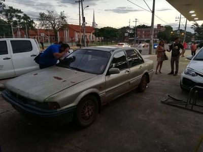 Encuentran vehículo de prófugo por caso de feminicidio en Itauguá