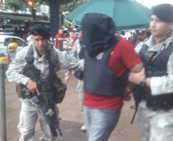 HOY / "El Padrino" y un cómplice. dos referentes fronterizos del PCC son expulsados al Brasil