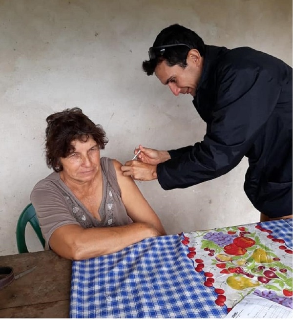 Asisten a comunidad de difícil acceso en Ñeembucú - ADN Paraguayo