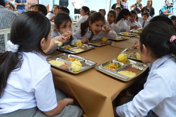 Adjudicarían almuerzo escolar a oferta más alta, denuncian - Nacionales - ABC Color