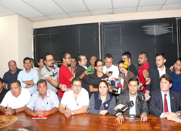 Gobierno consigue tregua por 8 días con el sector de camioneros