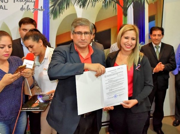 Gobernador del Guairá nombra a su hermana - Edicion Impresa - ABC Color