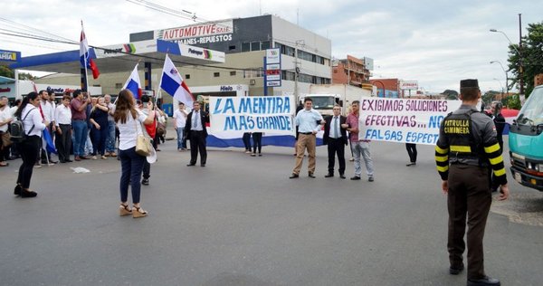 Fernandinos reclaman por dejadez en Ruta 2 - Edicion Impresa - ABC Color