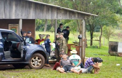 Defensa ratifica que la policía realizó procedimiento erróneo en Colonia Piray - Edicion Impresa - ABC Color