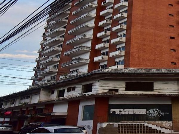 10 años después concretan traspaso de edificio al MEC