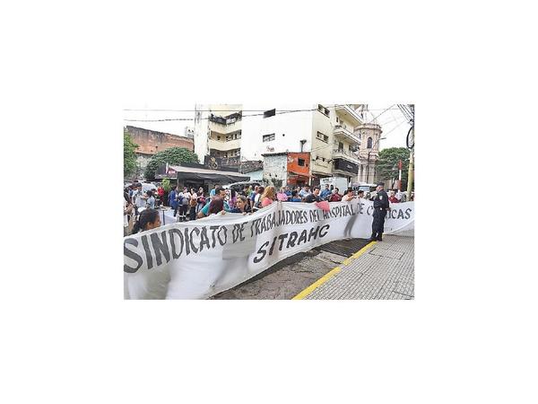 Trabajadores exigen mayor presupuesto para Clínicas