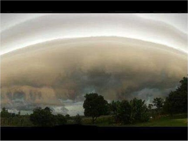 Singular fenómeno de nubes posó sobre el norte del país