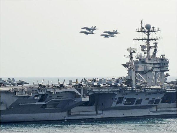 Irán califica de "fanfarronada" el despliegue militar de EEUU