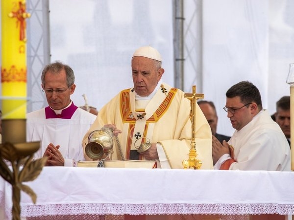 Papa pide que Madre Teresa ayude a que se escuche el grito de los pobres