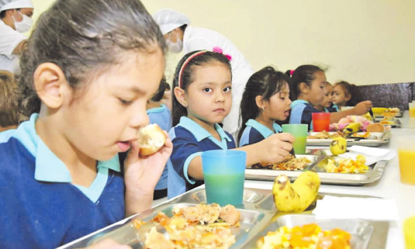 Aprueban contratar a cuestionada empresa para el almuerzo escolar | Diario Vanguardia 07