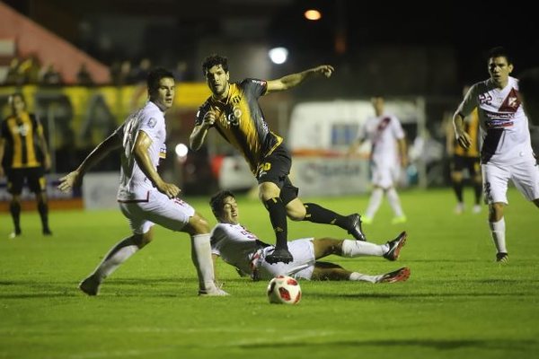 Guaraní ganó a River Plate en su visita a los Jardines del Kelito | .::Agencia IP::.