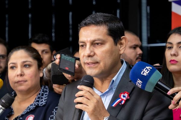 Revisarán precio de combustible