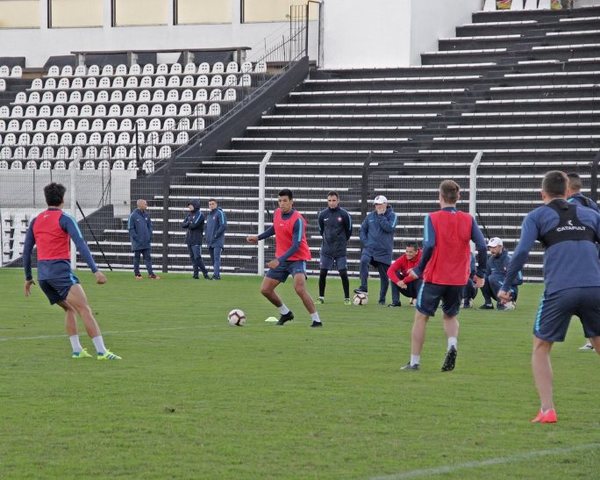 Cerro en busca del punto para ser primero en su grupo | .::Agencia IP::.