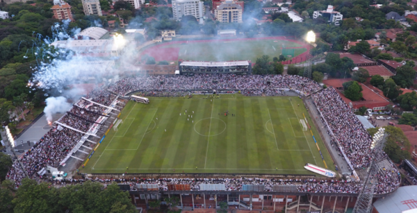 HOY / ¡Hay fiesta en casa del tricampeón!