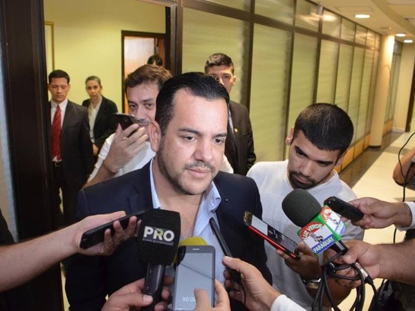 Caso Víctor Bogado: Friedmann asegura que mantendrá su postura - Radio 1000 AM
