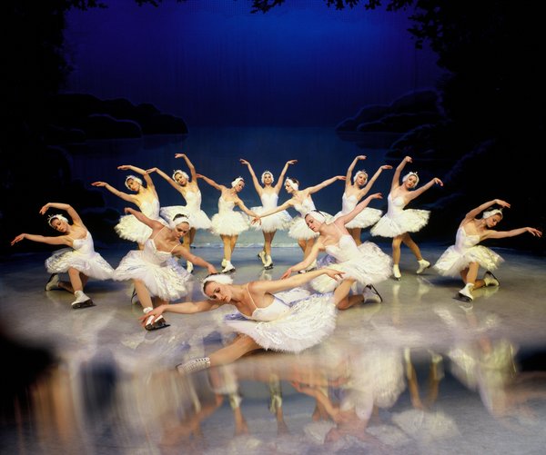 El mágico show “El lago de los cisnes sobre hielo” llega a Paraguay » Ñanduti