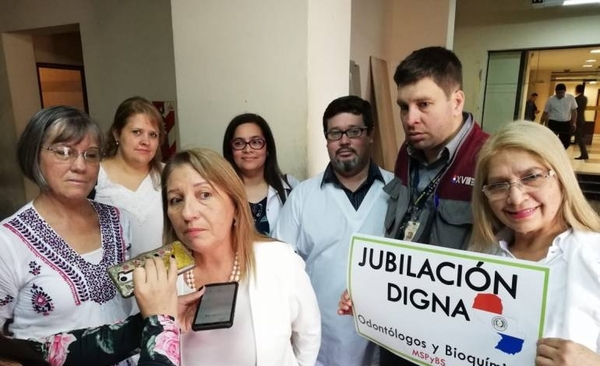 HOY / Odontólogos y bioquímicos también quieren jubilación digna como los médicos