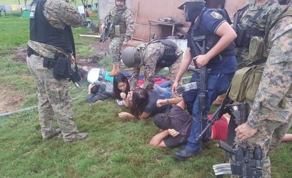 HOY / Familiares exigen autopsia y ministro reitera que los abatidos dispararon primero
