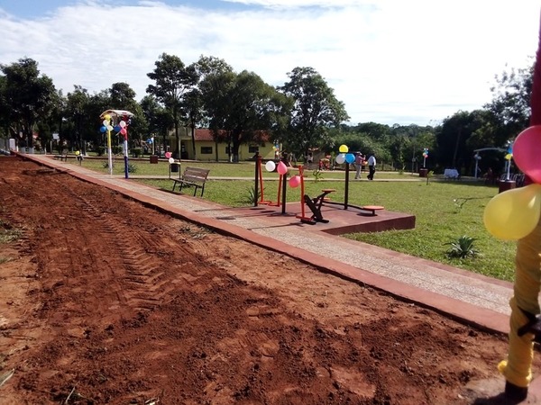 Dotan de gimnasio y juegos a nueva céntrica plaza - ADN Paraguayo