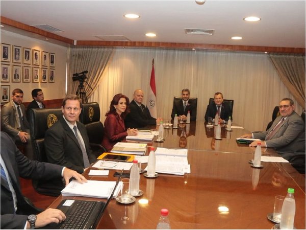 Mario Abdo realiza una visita hermética a la Corte
