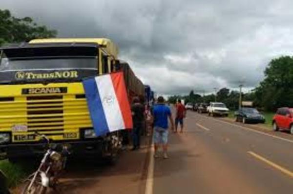 Camioneros solicitan a Petropar regular precio del combustible - .::RADIO NACIONAL::.