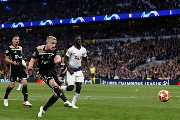 Ajax roza volver a jugar por la ’Orejona’ - Deportes - ABC Color