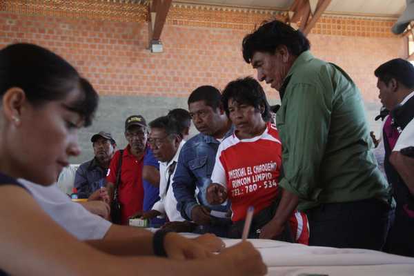 Tenonderã inició desembolso de G. 1.100 millones para familias indígenas del Chaco | .::Agencia IP::.