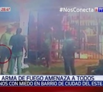 Mantiene en zozobra a sus vecinos amenazándolos con una pistola - Paraguay.com