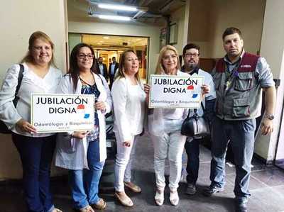 Odontólogos y bioquímicos solicitan aprobación del proyecto de jubilación - .::RADIO NACIONAL::.