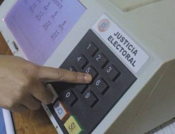 HOY / Urna electrónica será costosa y sugieren una aplicación 'de a poco' para evitar el impacto