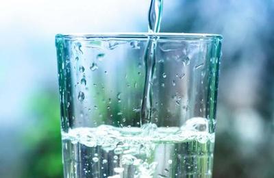 Joven muere de un infarto por beber agua helada tras hacer deporte - C9N
