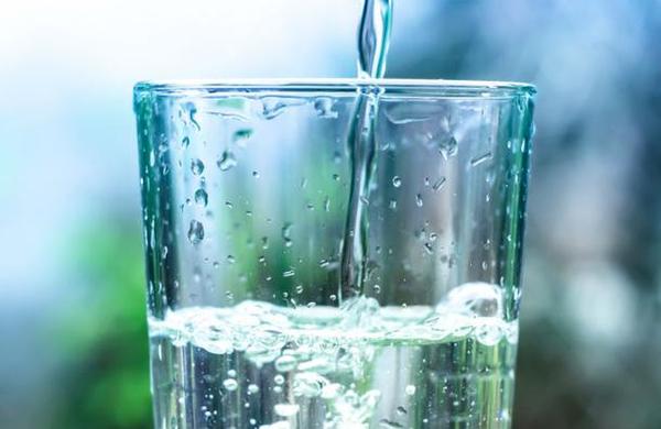 Joven muere de un infarto por beber agua helada tras hacer deporte - C9N