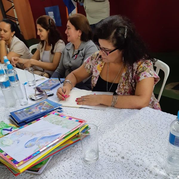Escritores fomentan la lectura