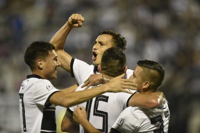 El campeón continúa invicto - Deportes - ABC Color