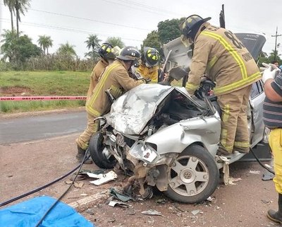 Dos personas muertas y seis heridos en choque