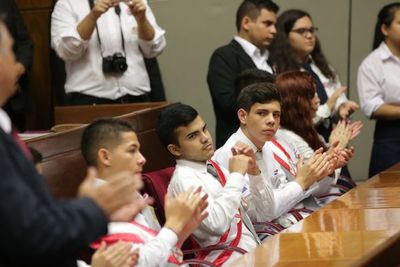 Inicio del debate: ofrecer ofertas a los 150.000 alumnos excluidos