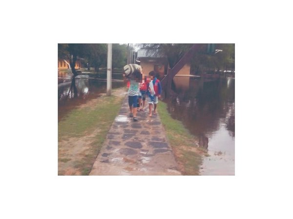 Escuela que funciona como internado se inundó y mandaron a casa a 280 niños