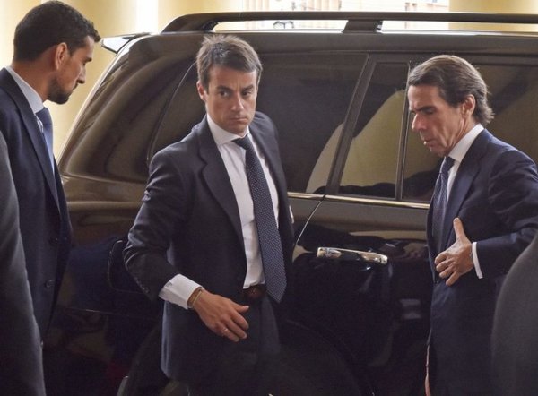 Breve visita de Aznar a Mario Abdo en Palacio - Edicion Impresa - ABC Color