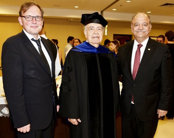 UPA ofreció un brindis a los egresados 2018 - Edicion Impresa - ABC Color