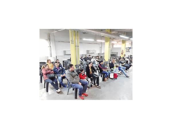 Consulado quiere exonerar aranceles solo a connacionales que declaren insolvencia
