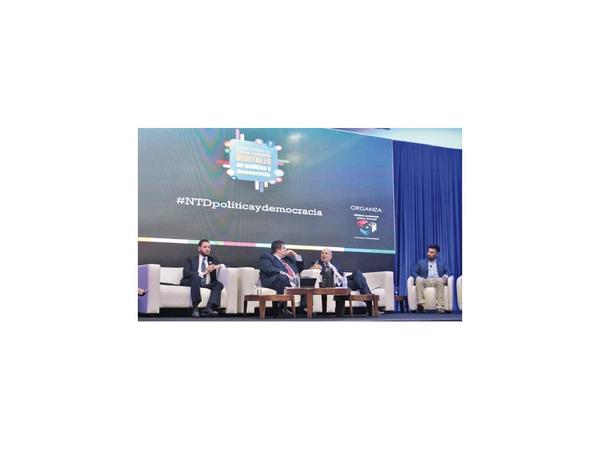 Debaten sobre males y bondades de la tecnología