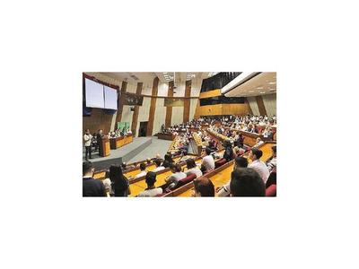 Universitarios reclaman apertura en reforma