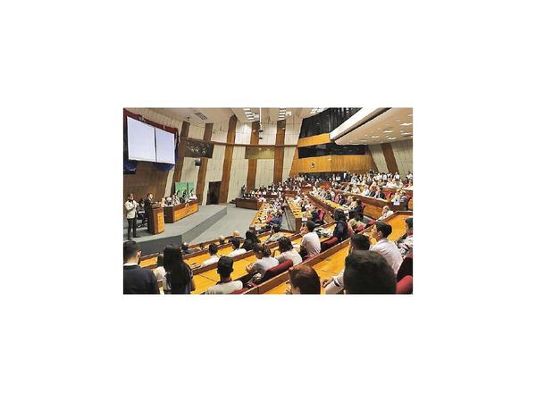 Universitarios reclaman apertura en reforma