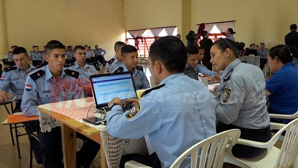PREPARAN DOCUMENTOS PARA EGRESO DE NUEVOS POLICÍAS EN ITAPÚA