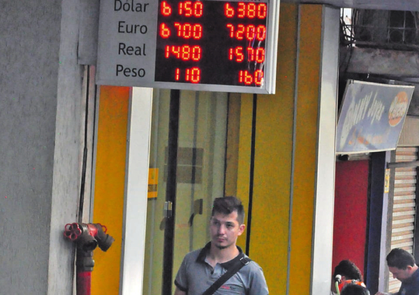 Suba del dólar golpea al comercio en CDE | Diario Vanguardia 07