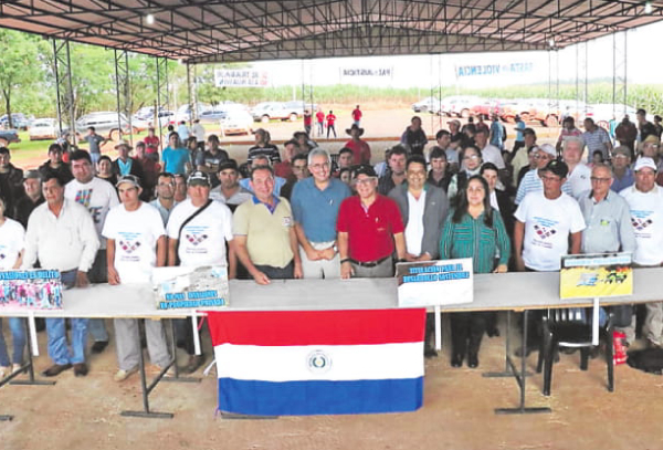 Reclamaron titulación de tierras en reunión | Diario Vanguardia 07